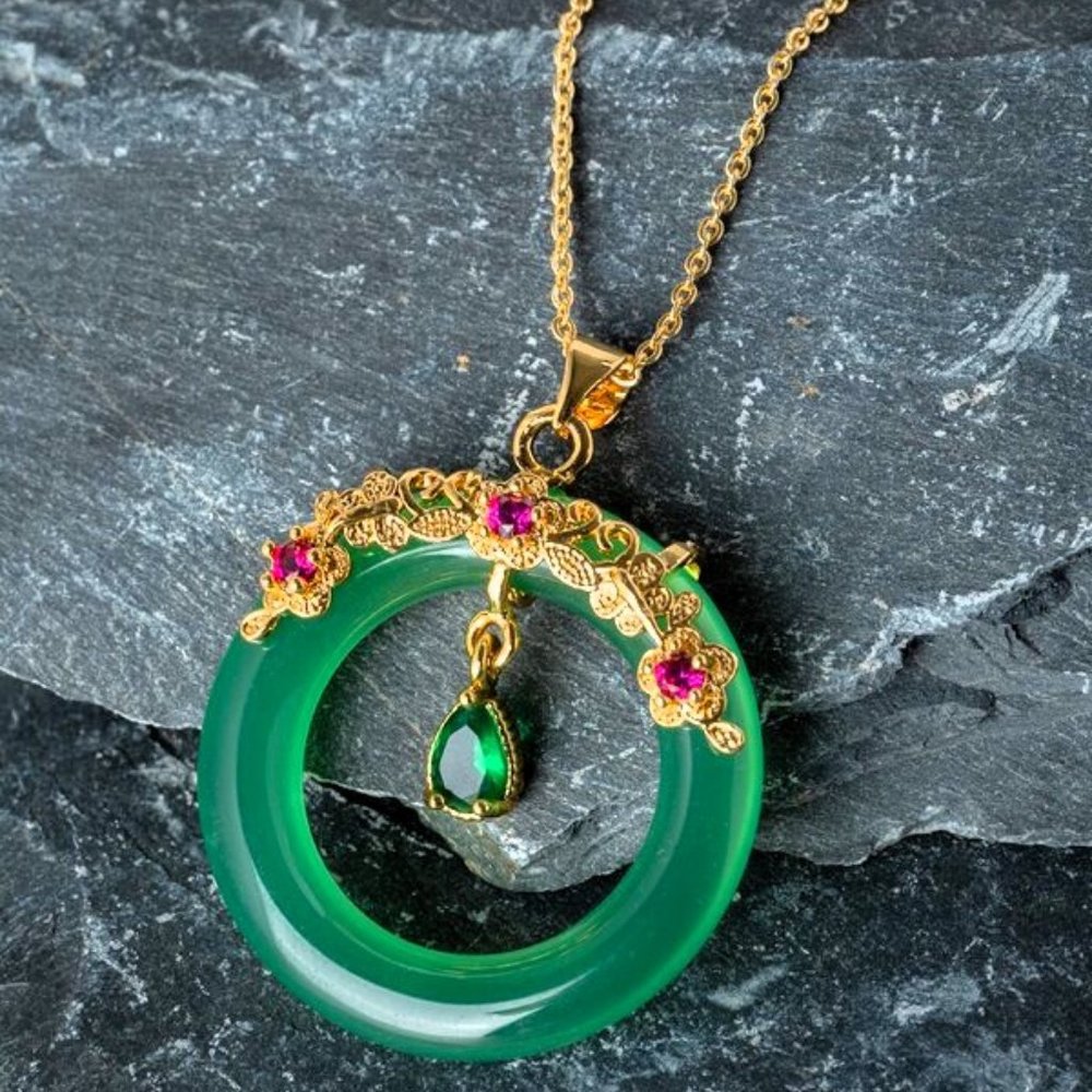 Natural Green Jade Stone Donut Pendant Green Crystal Bagel Charm Necklace Amulet